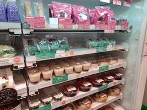 Donuts, puddings... at Weller in Tokyo