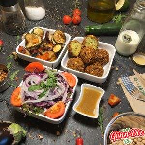 Gönn Dir Falafel Teller!
Hausgemachte vegane Falafel
mit Pommes, Süßkartoffel oder Gemüse Mix.
+ Beilagensalat mit einem hausgemachten veganen Dressing: Balsamico oder French at Gönn Dir Bio in Weinsberg