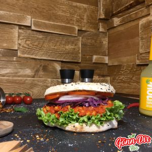 Gönn Dir vegane Kichererbsen Pita!
Hausgemachte vegane Kichererbsen mit Salat, Rotkraut, Tomate, Zwiebel, Rucola im hausgemachten veganen Pita, dazu eine hausgemachte Soße at Gönn Dir Bio in Weinsberg