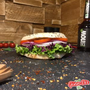 Gönn Dir vegane Salat Pita!
Hausgemachtes veganes Pita belegt mit Salat, Rotkraut, Tomate, Zwiebel, Rucola und einer hausgemachten Soße Deiner Wahl at Gönn Dir Bio in Weinsberg