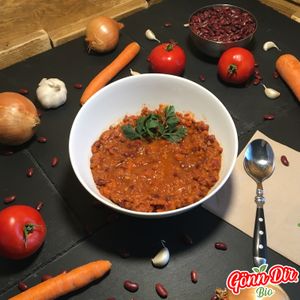 Gönn Dir unsere vegane Chili Sin Carne aus leckerem Gemüse, wie Rote Bohnen, Tomatenstücke, Zwiebeln, Karotten, Sojaschnetzel und Olivenöl für den besonderen Geschmack. at Gönn Dir Bio in Weinsberg