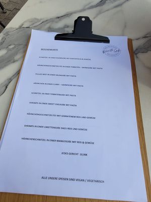 Weekly menu (sounds omnivore, but isn’t 😅)  at Manuto Café in Tuttlingen