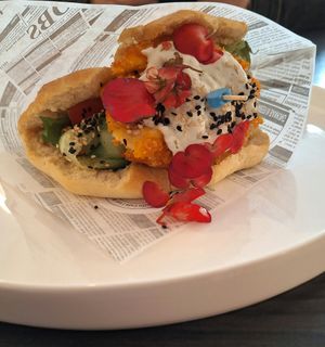 Döner mit einer Art Crispy "Chicken" at Manuto Café in Tuttlingen