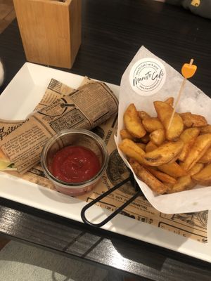 Sandwich and wedges   at Manuto Café in Tuttlingen