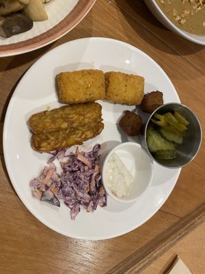 the vegan tartar sauce was really really good   at Le Vegiwang - 르베지왕 in Seoul
