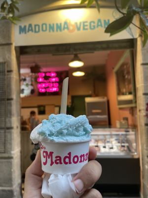 Dulce de leche and blue cotton  at Madonna Vegan in Barcelona