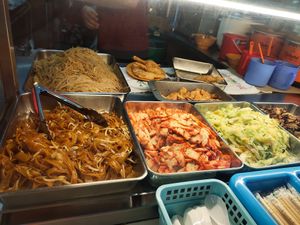 Early morning dishes at Bishan Vegetarian 碧山素食 in Central Singapore