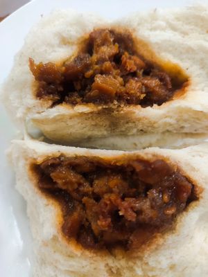 Char siew bao at Bishan Vegetarian 碧山素食 in Central Singapore