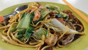 KL black noodle at Bishan Vegetarian 碧山素食 in Central Singapore