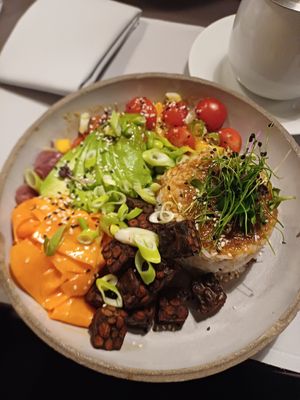 Poke Bowl mit Black Bean Tempeh ♡ at Fetzwerk in Oberstdorf