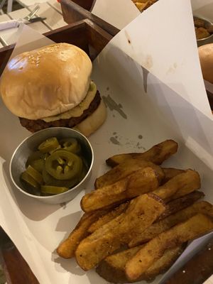 Burger   at Wat Bong in Siem Reap