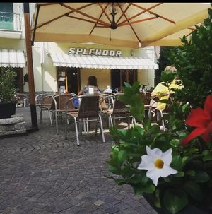 Il locale dall'esterno at Bar Trattoria Splendor in Noli