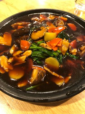 Spinach with Mushroom at Zi Zai Vegetarian 自在齋 - Yishun in North Singapore