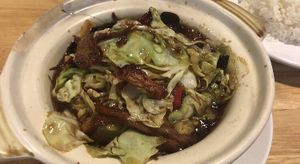 Sizzling hot claypot cabbage at Zi Zai Vegetarian 自在齋 - Yishun in North Singapore