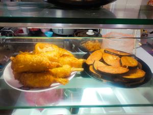 Fried items at Zhen Xin Vegetarian 真心素食 in Northeast Singapore