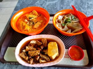 Come and support after hawker was closed for upgrading for two months. at Zhen Xin Vegetarian 真心素食 in Northeast Singapore