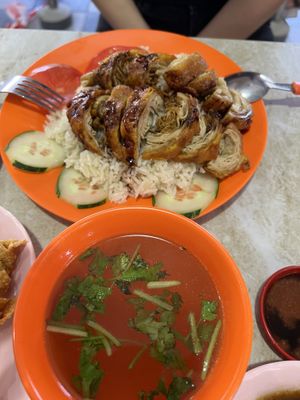 Chicken rice- 7/10 quite average, rice can be more fragrant, chilli needs more heat . Rice is generous   at Zhen Xin Vegetarian 真心素食 in Northeast Singapore