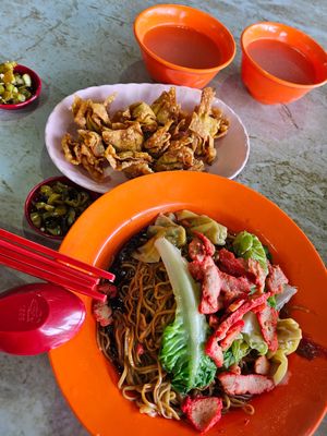 $11.50, wanton noodle x 2, fried wanton x 1 ~2/3/24 at Zhen Xin Vegetarian 真心素食 in Northeast Singapore