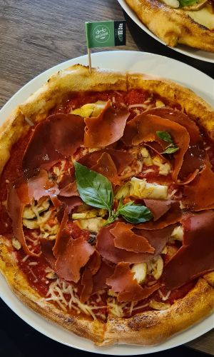 Vegan capricciosa at New Bridge Sprizza in Florence