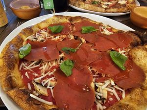 Vegan version of the ham and mushroom pizza at New Bridge Sprizza in Florence