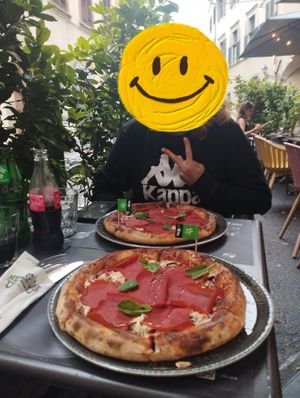 Pizza Diavola e Pizza Funghi e prosciutto at New Bridge Sprizza in Florence