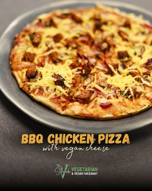 This one brings the heat and the comfort 🌶️🍕
A smoky BBQ base, vegan cheese, and that perfect plant-based chicken bite! at V Shack in Derby