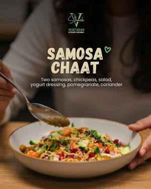 Ever tried tackling a Samosa Chaat on your own? Bold move. 😋
It’s crunchy, messy, full of flavour, and somehow even better when you’re not sharing.  at V Shack in Derby