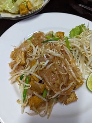 Pad Mee korat tofu at Sa​ Nhe​ Mae​ Kuang - เสน่ห์แม่กวง​ in Chiang Mai