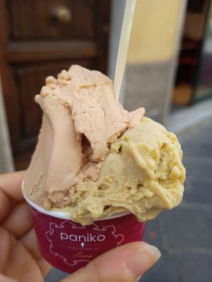 Nocciola e pistacchio at Gelateria Paniko in Lucca