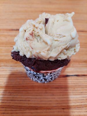 Pistacchio and chocolate fondente at Gelateria Paniko in Lucca