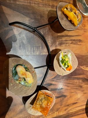 Starter:
Pumpkin | Wild mushrooms escabeche (vinegar marinade) | Sprouts
Satay peanut | Paprika | Lemon
Eggplant azevia (fried pastry with soft filling) | Pimenton de La Vera | at Encanto in Lisbon