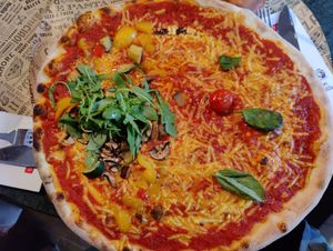 Pizza Margherita/Vegeteriana at L'Osteria in Karlsruhe