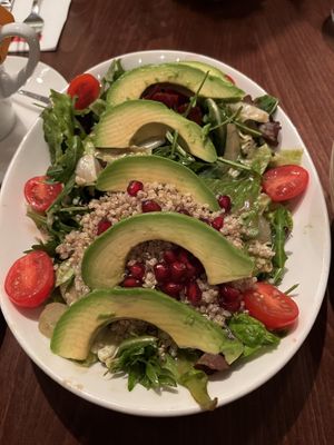 veganer Quinoa-Avocado-Salat #Veganuary at L'Osteria in Karlsruhe