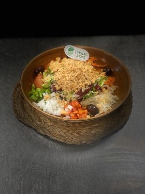 Ensalada de atún vegano at Es Cactus in Menorca