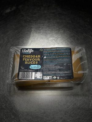 Cheddar vegano at Es Cactus in Menorca