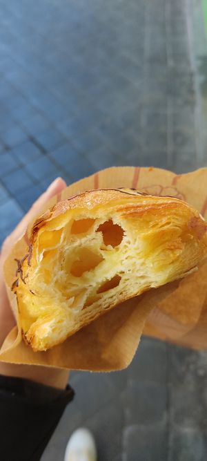 Napolitana de crema at La Revuelta in Granada