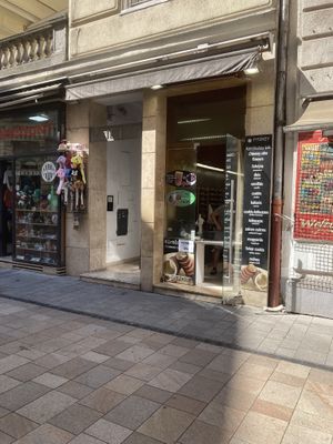 Shop  at Fitzkey Chimney Cake in Budapest