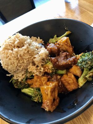 Vegan General Tso w/ Brown Rice at Sipz Fusion Cafe - North Park in San Diego