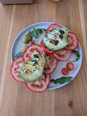 Vegan avocado and tomato toast at Barbaflorida Cafè in Valldemossa