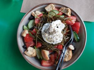 סלט יווני קצת אחר at Athens Vegan Burgers in Athens
