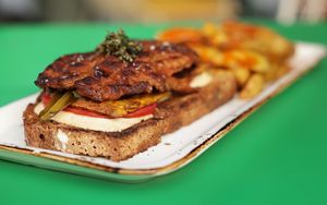 🍔 𝗦𝗧𝗘𝗔𝗞 BURGER : No longer served at Athens Vegan Burgers in Athens