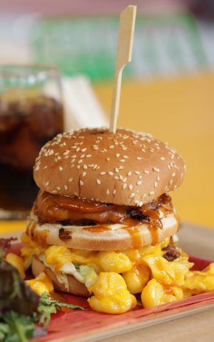 🍔 𝗠𝗔𝗖 𝗡' 𝗖𝗛𝗘𝗘𝗦𝗘 BURGER at Athens Vegan Burgers in Athens