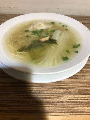 Sopa wantan at Loving Hut Lince in Lima