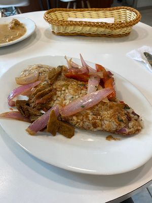 Arroz con frijoles y finitos de seitan  at Loving Hut Lince in Lima