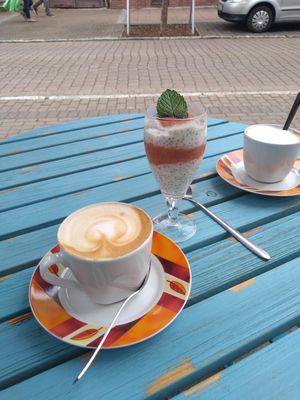Hafer Cappuccino und Chiasamen mit Mango at Café Hygge37 in Malchow