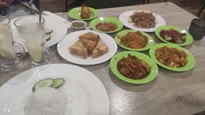 Look at all the different dishes we enjoyed :) at Waroeng Padang Lapek in The Hague