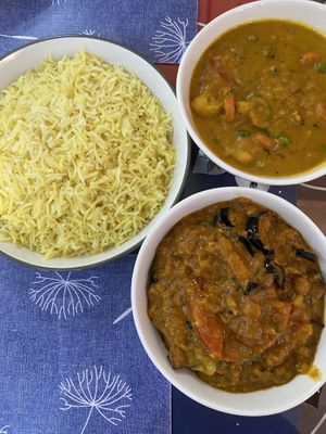 Hoofdgerecht, mixed vegetable en bengan baji  at Namaste India in Bitburg