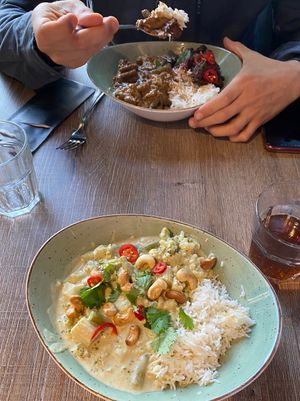 Thai Coconut Curry & Java Curry  at Mr. Vegan Foodbar in Apeldoorn