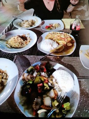 Black bean veg, satay veg, fried rice, leek and bean sprout noodles 😋 at Taste of Asia in Budva