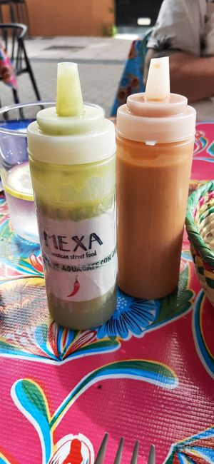 Avocado Creme und scharfe Tomatensalsa at Mexa in Estepona